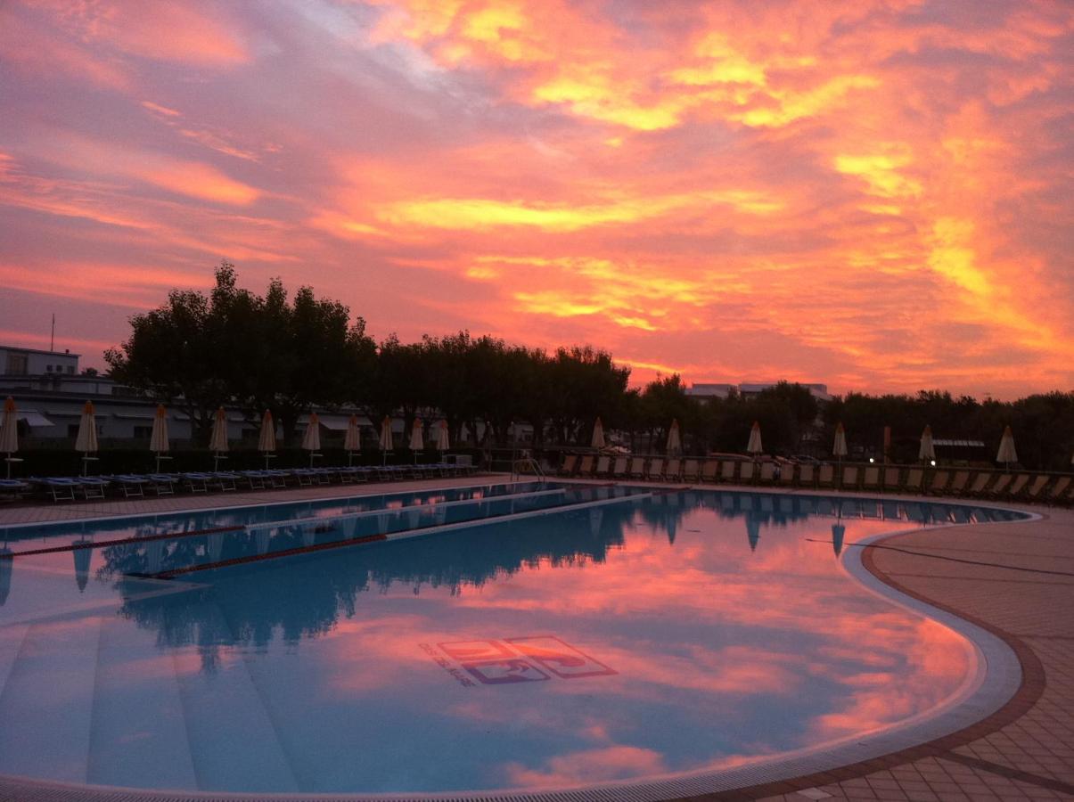 Oasi Del Mare Lejlighedshotel Tirrenia Eksteriør billede